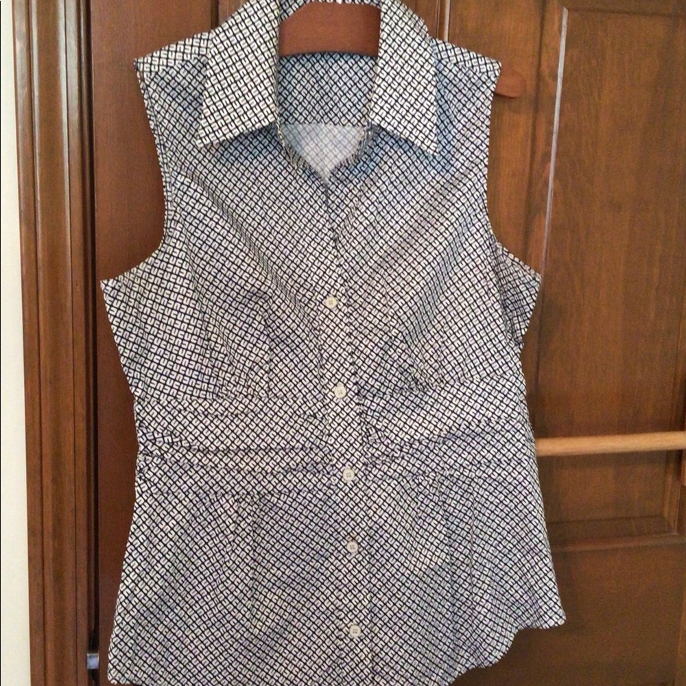 New York and Co sleeveless blouse